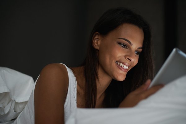 Quelle est la législation française concernant le travail de nuit dans les entreprises du secteur tertiaire ?